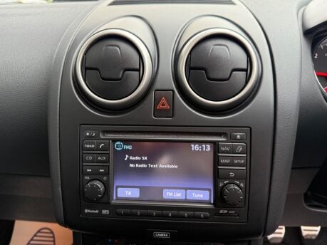 Nissan Qashqai 1.6 dCi Tekna 2WD Euro 5 5dr (AVM) 29