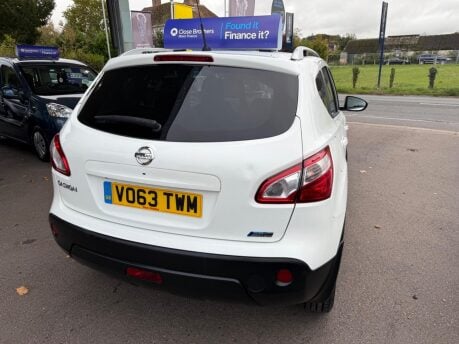 Nissan Qashqai 1.6 dCi Tekna 2WD Euro 5 5dr (AVM) 11