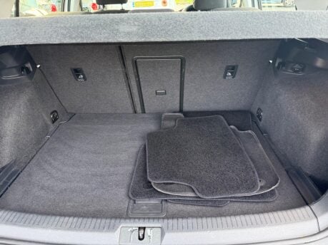 Volkswagen Golf 1.6 TDI BlueMotion Tech SE Nav Euro 6 (s/s) 5dr 33