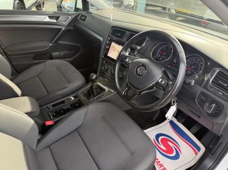 Volkswagen Golf 1.6 TDI BlueMotion Tech SE Nav Euro 6 (s/s) 5dr 38