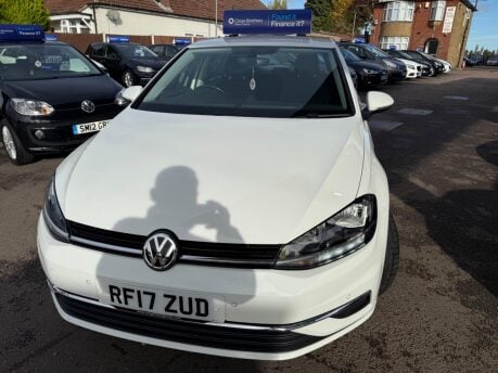 Volkswagen Golf 1.6 TDI BlueMotion Tech SE Nav Euro 6 (s/s) 5dr 9