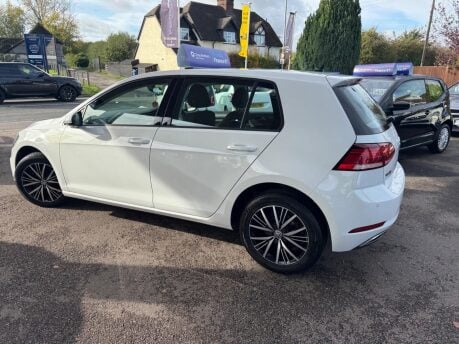 Volkswagen Golf 1.6 TDI BlueMotion Tech SE Nav Euro 6 (s/s) 5dr 11