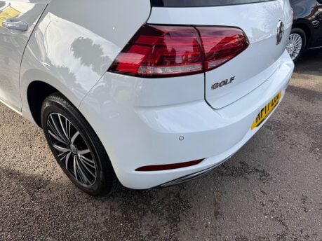 Volkswagen Golf 1.6 TDI BlueMotion Tech SE Nav Euro 6 (s/s) 5dr 40