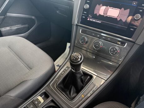 Volkswagen Golf 1.6 TDI BlueMotion Tech SE Nav Euro 6 (s/s) 5dr 18