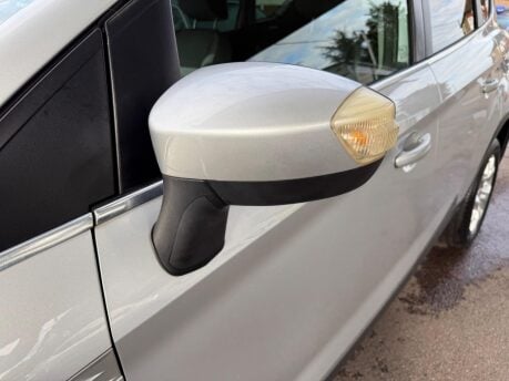 Ford Kuga 2.0 TDCi Zetec 2WD Euro 5 5dr 28