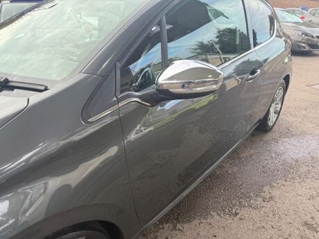 Peugeot 208 1.4 HDi Allure Euro 5 3dr 29