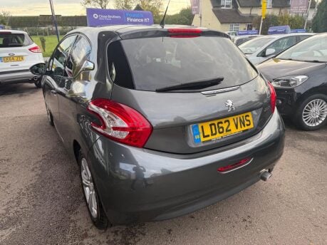 Peugeot 208 1.4 HDi Allure Euro 5 3dr 9