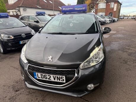 Peugeot 208 1.4 HDi Allure Euro 5 3dr 8