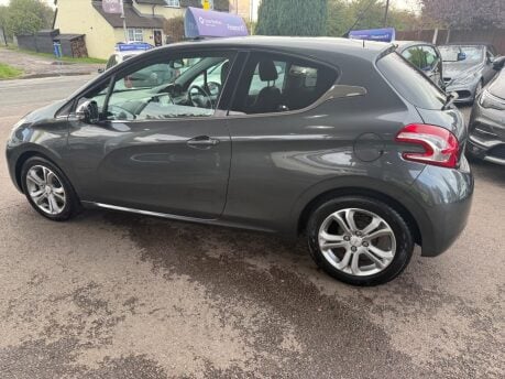 Peugeot 208 1.4 HDi Allure Euro 5 3dr 11