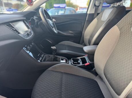 Vauxhall Grandland X 1.6 Turbo D BlueInjection Sport Nav Euro 6 (s/s) 5dr 30