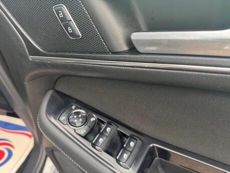 Ford S-Max 2.0 TDCi Titanium Euro 6 (s/s) 5dr 19