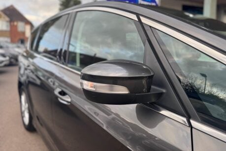 Ford S-Max 2.0 TDCi Titanium Euro 6 (s/s) 5dr 13