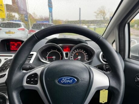 Ford Fiesta 1.4 Zetec 5dr 32