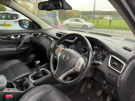 Nissan Qashqai 1.6 dCi Tekna 4WD Euro 6 (s/s) 5dr 10