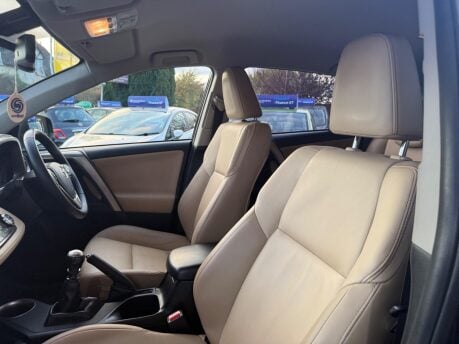 Toyota Rav4 2.2 D-4D Invincible 4WD Euro 5 5dr 36