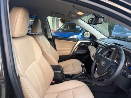 Toyota Rav4 2.2 D-4D Invincible 4WD Euro 5 5dr 17