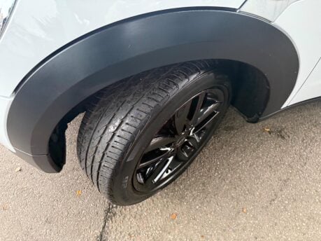 Mini Paceman 1.6 Cooper Auto Euro 5 3dr 33