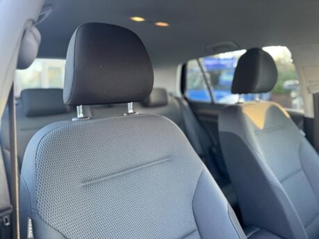 Volkswagen Golf 1.6 TDI BlueMotion Tech SE Euro 5 (s/s) 5dr 7