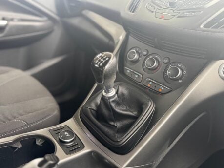 Ford Kuga 2.0 TDCi Zetec 2WD Euro 5 5dr 21