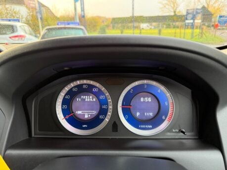 Volvo XC60 2.4 D5 R-Design Geartronic AWD Euro 5 5dr 31