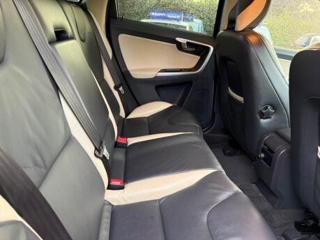 Volvo XC60 2.4 D5 R-Design Geartronic AWD Euro 5 5dr 23