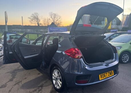 Kia Ceed 1.6 CRDi 2 DCT Euro 6 (s/s) 5dr 33