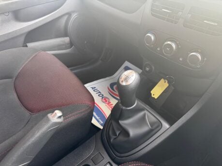 Renault Clio 1.5 dCi Play Euro 6 (s/s) 5dr 23