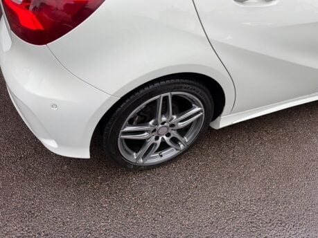 Mercedes-Benz A Class 1.5 A180d AMG Line (Premium) 7G-DCT Euro 6 (s/s) 5dr 23