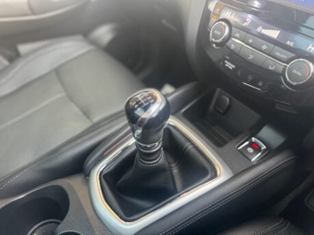 Nissan Qashqai 1.6 dCi Tekna 4WD Euro 6 (s/s) 5dr 24