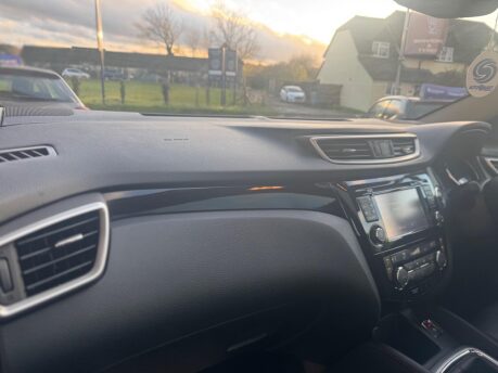 Nissan Qashqai 1.6 dCi Tekna 4WD Euro 6 (s/s) 5dr 32