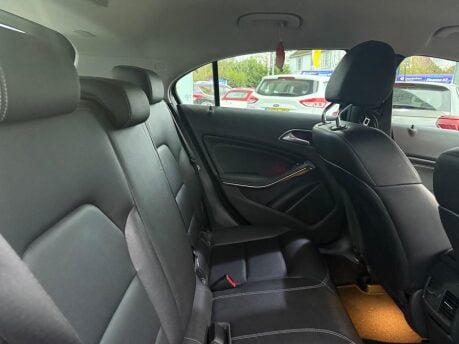 Mercedes-Benz A Class 1.5 A180d Sport (Premium) 7G-DCT Euro 6 (s/s) 5dr 9