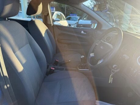 Ford Focus 1.6 LX 5dr 13