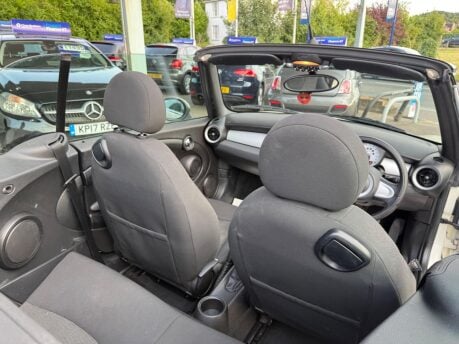 Mini Convertible 1.6 Cooper Euro 5 2dr 25