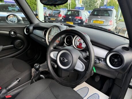 Mini Convertible 1.6 Cooper Euro 5 2dr 22