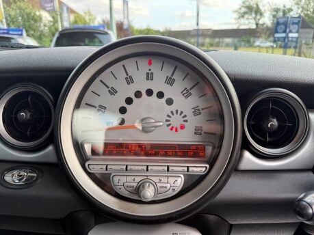 Mini Convertible 1.6 Cooper Euro 5 2dr 31