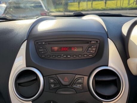 Ford Ka 1.2 Zetec Euro 5 (s/s) 3dr 26