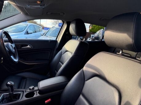 Mercedes-Benz GLA 2.1 GLA200d Sport Euro 6 (s/s) 5dr 37