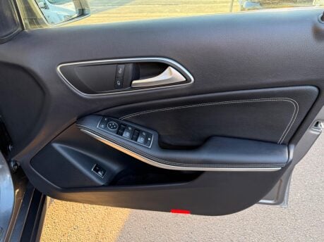 Mercedes-Benz GLA 2.1 GLA200d Sport Euro 6 (s/s) 5dr 26