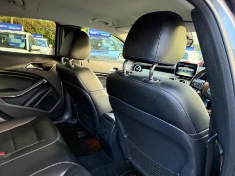 Mercedes-Benz GLA 2.1 GLA200d Sport Euro 6 (s/s) 5dr 24