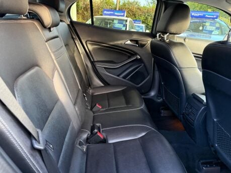 Mercedes-Benz GLA 2.1 GLA200d Sport Euro 6 (s/s) 5dr 23