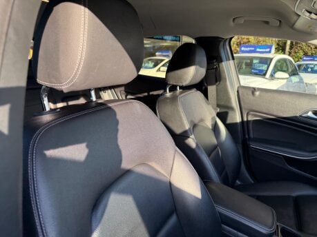 Mercedes-Benz GLA 2.1 GLA200d Sport Euro 6 (s/s) 5dr 22