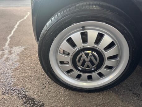Volkswagen Up 1.0 up! Black Euro 5 3dr 17