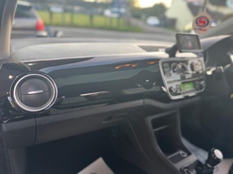 Volkswagen Up 1.0 up! Black Euro 5 3dr 32