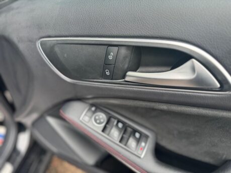 Mercedes-Benz A Class 1.5 A180d AMG Line (Executive) 7G-DCT Euro 6 (s/s) 5dr 19