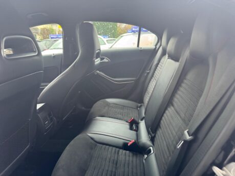 Mercedes-Benz A Class 1.5 A180d AMG Line (Executive) 7G-DCT Euro 6 (s/s) 5dr 28
