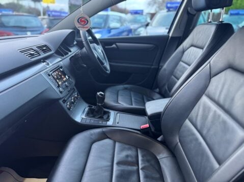 Volkswagen Passat 2.0 TDI BlueMotion Tech Executive Euro 5 (s/s) 5dr 29
