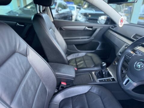 Volkswagen Passat 2.0 TDI BlueMotion Tech Executive Euro 5 (s/s) 5dr 24