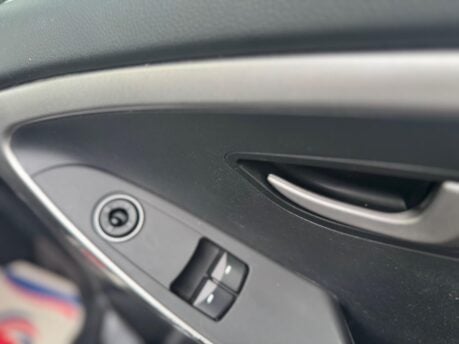 Hyundai i30 1.6 CRDi Blue Drive Classic Euro 5 (s/s) 5dr 18