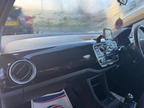 Volkswagen Up 1.0 High up! Euro 5 3dr 31