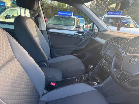 Volkswagen Tiguan 2.0 TDI BlueMotion Tech SE Navigation Euro 6 (s/s) 5dr 25